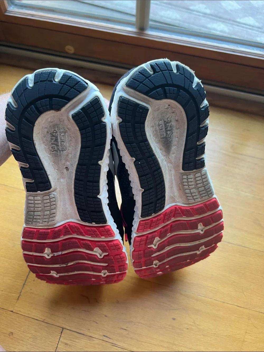 Brooks Women's Black & Pink Glycerin 16 Running Shoes